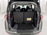 開口部の広いラゲージスペースは、大きな荷物もラクラク積み込めます。