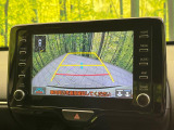 【バックカメラ】駐車時に後方がリアルタイム映像で確認できます。大型商業施設や立体駐車場での駐車時や、夜間のバック時に大活躍!運転スキルに関わらず、今や必須となった装備のひとつです!