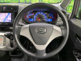 インテリアに合わせたデザインのステアリングは、運転される方のことも考え、運転しやすい形状、大きさです。是非一度、実際に触ってお確かめください。