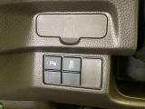 ハンドルの左下にHondaセンシング用の、VSA(ABS+TCS+横滑り抑制)解除スイッチなどがついています。