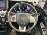 【ステアリングスイッチ】運転中、前方から目線をそらすことなく、オーディオ等の操作が可能な便利機能!安心&快適なドライブを演出してくれます♪