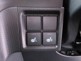 【シートヒーター】運転席と助手席をそれぞれ独立して操作できるため、座る人と室内温度にあわせた快適なシート温度が得られます♪