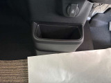 運転席のドリンクホルダーです。