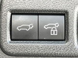【パワーバックドア】スマートキーや運転席のボタンを押すだけでリアゲートが自動で開閉します!荷物を持っている時や、高い位置にあるバックドアを閉める際に便利な機能です♪