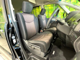 運転席まわりには十分なスペースがあり、大柄な方でもゆったり運転していただける環境です。