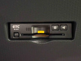 ETCカードを挿入することで高速道路を利用する際の支払いがキャッシュレスになったり、ETCスマートインターチェンジが利用できたり、とても便利なアイテムです!保証は修理保証のみとなります。