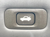 【パワーバックドア】スマートキーや運転席のボタンを押すだけでリアゲートが自動で開閉します!荷物を持っている時や、高い位置にあるバックドアを閉める際に便利な機能です♪