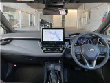 高いホールド性で運転姿勢が安定します。長距離ドライブでも疲れにくいのが魅力です。快適なドライビングライフをお送りください♪