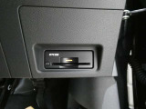 ここに ETC付いております。高速道路の料金所もスイスイ♪ ETCカードの申し込みは日産カードがおすすめ!!!「安心」「おトク」「便利」で皆さまのカーライフをサポートする特典満載のカードです。