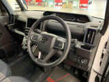 展示車両、並びに展示場の清掃を心掛けております。お車もご納車前にしっかり洗車して、清潔感が感じられる状態でお渡し致します。