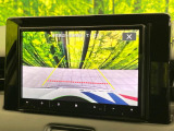【バックカメラ】駐車時に後方がリアルタイム映像で確認できます。大型商業施設や立体駐車場での駐車時や、夜間のバック時に大活躍!運転スキルに関わらず、今や必須となった装備のひとつです!