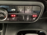 運転席と助手席にシートヒーターが付いています☆寒い時期に腰周りを温めてくれるので体全体が温まりやすいのは勿論、暖房と違い顔に風が当たらないので、乾燥肌やドライアイの方でも大丈夫☆