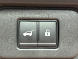 【パワーバックドア】スマートキーや運転席のボタンを押すだけでリアゲートが自動で開閉します!荷物を持っている時や、高い位置にあるバックドアを閉める際に便利な機能です♪