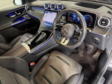 メルセデスのシートは、少し硬めに出来ておりますので、長時間の運転でも疲れにくく、安全にドライビングをお楽しみ頂けます