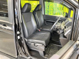 運転席シート廻りは使用感も少なく、良好な状態となっています。前オーナー様が丁寧に使っていたことがよくわかりますね。
