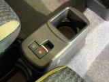 【オートブレーキホールド】信号待ちや渋滞で停車時にブレーキから足を離しても、停止状態を保持してくれます。前進するときはアクセルを踏めば自動で解除されるので安心♪街乗り運転が楽になります♪
