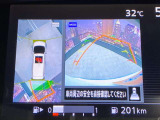 【バックカメラ】運転席から画面上で安全確認ができます。駐車が苦手な方にもオススメな便利機能です。
