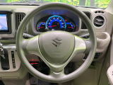 インテリアに合わせたデザインのステアリングは、運転される方のことも考え、運転しやすい形状、大きさです。是非一度、実際に触ってお確かめください。