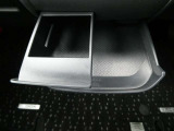 スライド式のドリンクホルダーが使い勝手良いです。ミニテーブルにもなりますよ♪