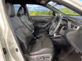運転席シート廻りは使用感も少なく、良好な状態となっています。前オーナー様が丁寧に使っていたことがよくわかりますね。