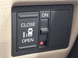 【パワースライドドア】スマートキーや運転席のスイッチでスライドドアの開閉が可能♪電動だから力を入れてドアを開ける必要が無く、小さいお子様でも、重い荷物を持っている時もラクに開け閉めできます♪