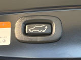 【パワーバックドア】スマートキーや運転席のボタンを押すだけでリアゲートが自動で開閉します!荷物を持っている時や、高い位置にあるバックドアを閉める際に便利な機能です♪