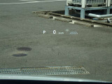 カラーヘッドアップディスプレイ付き。少ない視線移動で情報を確認できるので、運転の疲労軽減に繋がりますよ♪