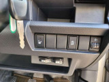 運転席側にシートヒーターがあるので寒い冬もポカポカです♪