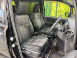 運転席シート廻りは使用感も少なく、良好な状態となっています。前オーナー様が丁寧に使っていたことがよくわかりますね。