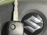 【キーレス】少し離れた場所からでもボタン一つでドアの開錠・施錠ができるのでとっても便利!ドアの鍵穴周りに傷をつけることもありません♪