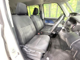 運転席シート廻りは使用感も少なく、良好な状態となっています。前オーナー様が丁寧に使っていたことがよくわかりますね。