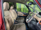 運転席シート廻りは使用感も少なく、良好な状態となっています。丁寧に使われていたことがよくわかりますね。