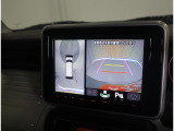 前後左右4つのカメラを合成して上から見ているような感覚で駐車を行っていただけます♪ 切り替えスイッチであらゆるカメラモードに切り替えが可能です!