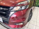 【LEDヘッドライト】悪天候や夜間走行時も良好な視界を確保し安心して運転できる高輝度LEDヘッドライトを装備!点灯速度が早く、消費電力も抑えられています。