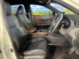 運転席シート廻りは使用感も少なく、良好な状態となっています。前オーナー様が丁寧に使っていたことがよくわかりますね。