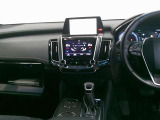 ヘッドアップディスプレイ付き。 少ない視線移動で情報を確認できるので、運転の疲労軽減に繋がりますよ♪