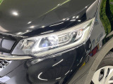 【LEDヘッドライト】悪天候や夜間走行時も良好な視界を確保し安心して運転できる高輝度LEDヘッドライトを装備!点灯速度が早く、消費電力も抑えられています。