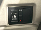 【パワースライドドア】スマートキーや運転席のスイッチでスライドドアの開閉が可能♪電動だから力を入れてドアを開ける必要が無く、小さいお子様でも、重い荷物を持っている時もラクに開け閉めできます♪