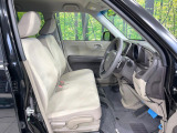 運転席シート廻りは使用感も少なく、良好な状態となっています。丁寧に使われていたことがよくわかりますね。