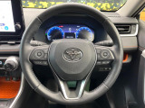 【純正革巻きステアリング】上質な革を使用することで、手にしっかり馴染みとても運転しやすいハンドルです♪