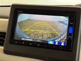 【バックカメラ】リバースにするだけで映ります、後方の安全確認や、狭い駐車場での車庫入れ、雨の日や夜間など視界の悪い時に便利です!安全にバックする為には欠かせない装備です。