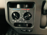 マニュアルエアコンのお車です!直感的な操作で車内の温度を調節することができます!
