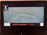 バックカメラ付きです。モニターでリヤが確認できるので安心ですね!