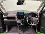 Aピラーの傾斜やヒップポイントの位置を最適化。ひらけた前方視界とノンストレスな運転姿勢で快適なドライブが楽しめます。