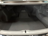 積み下ろしのしやすいデッキにはたっぷりと荷物を積み込んでいただけます。遊びから仕事まで、様々なシーンで頼れます♪