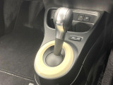 ●MTモード付きAT:通常は自動でおこなわれる変速(ギアチェンジ)をドライバーの操作によって意図的に変えられるシステムです。より一層普段のドライブをお楽しみいただけます!