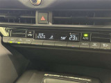 左右独立温度コントロールフルオートエアコンです。運転席、助手席それぞれで独立して温度設定ができます。冷え性の方が乗っても安心ですね♪