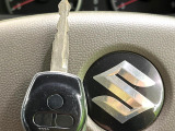 【キーレス】少し離れた場所からでもボタン一つでドアの開錠・施錠ができるのでとっても便利!ドアの鍵穴周りに傷をつけることもありません♪