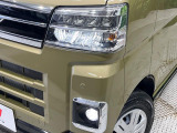 【LEDヘッドライト】悪天候や夜間走行時も良好な視界を確保し安心して運転できる高輝度LEDヘッドライトを装備!点灯速度が早く、消費電力も抑えられています。