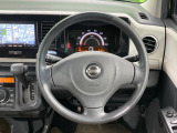 インテリアに合わせたデザインのステアリングは、運転される方のことも考え、運転しやすい形状、大きさです。是非一度、実際に触ってお確かめください。
